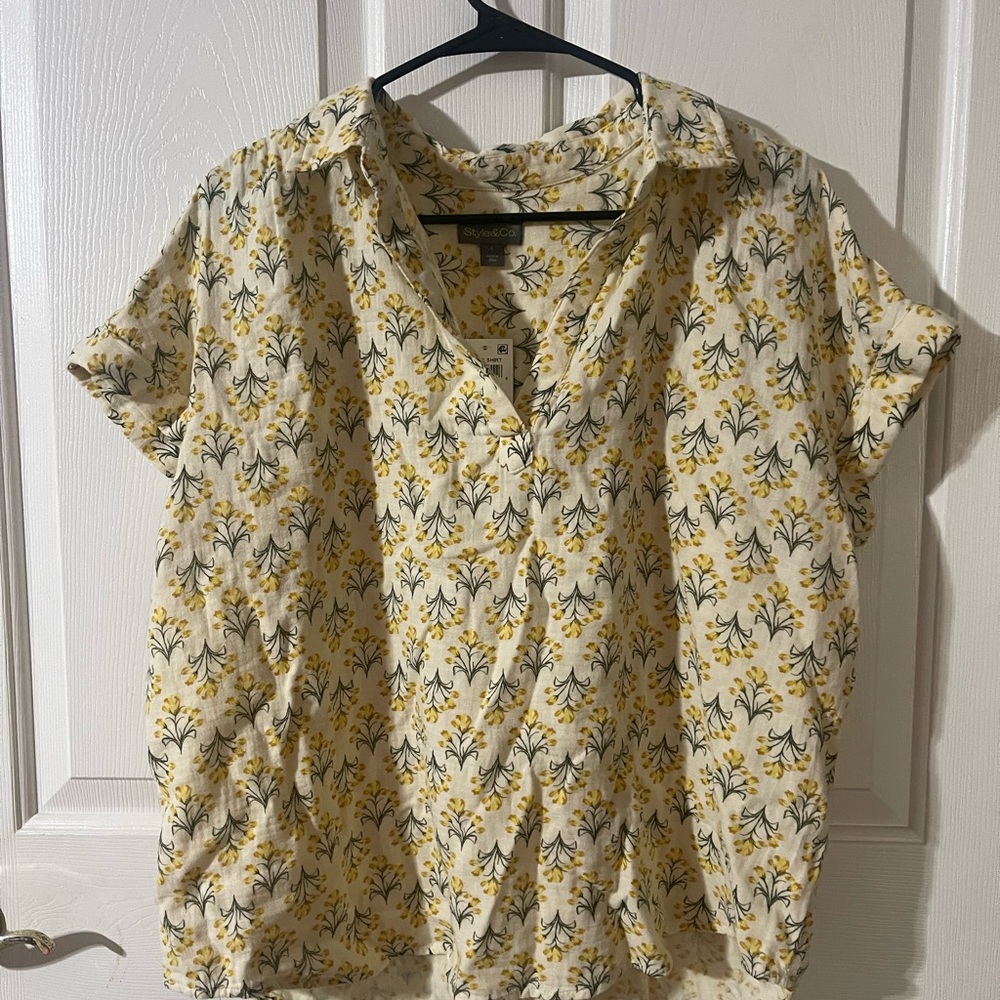 Style &Co women’s  Yellow  Short Sleeve Shirt V neck no a button up.